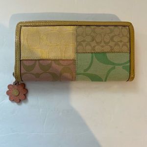 Coach Daisy clutch wallet multi colors pattern.